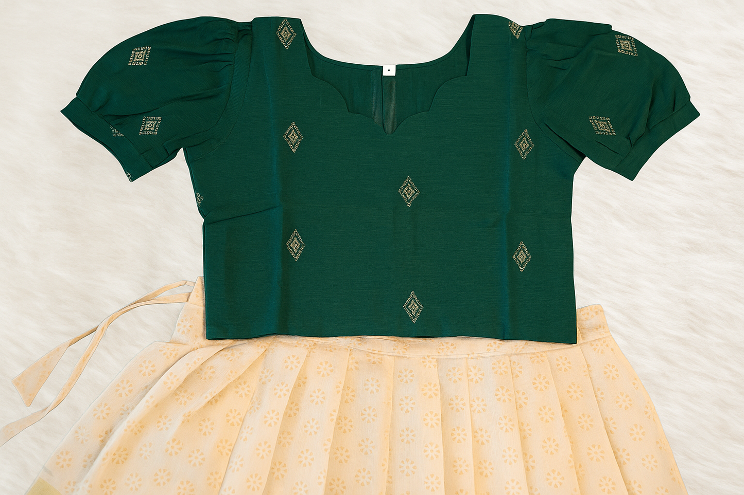 Kerala Pattupavada Set – Green Blouse & Cream-Gold Skirt for Festive Occasions