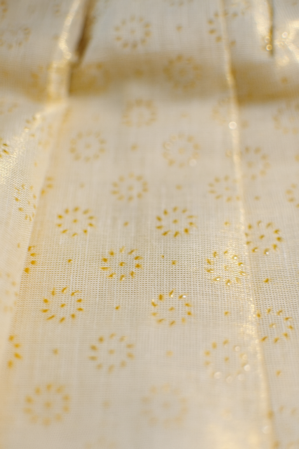 Kerala Pattupavada Set – Green Blouse & Cream-Gold Skirt for Festive Occasions