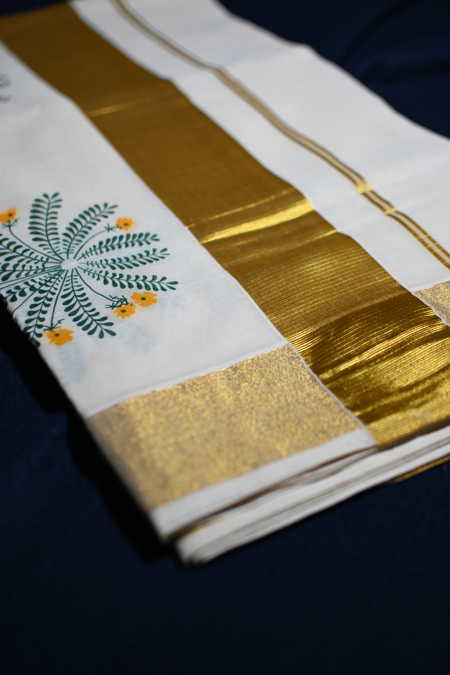 Premium Cotton Saree with Mukutti Floral Motifs